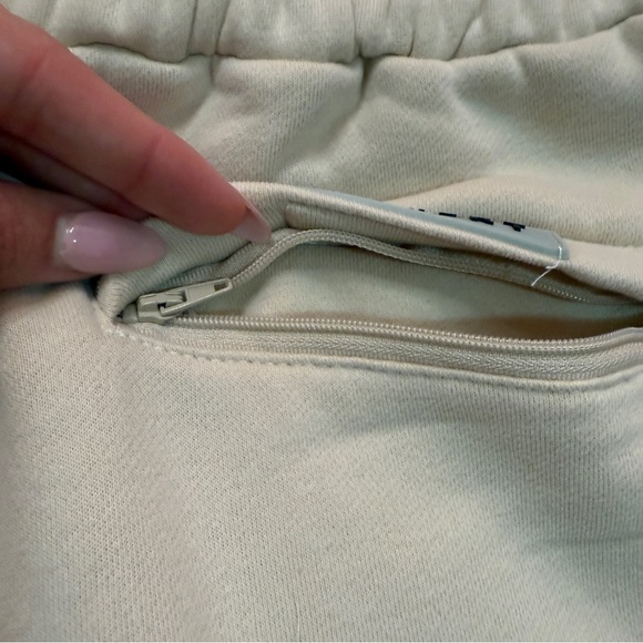 Comfrt Travel Essentials Beige Sweatpants Size M - Picture 11 of 11